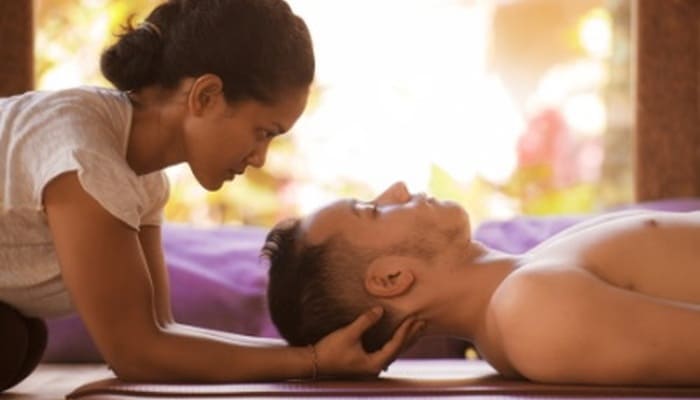 Massage balinais naturiste à Paris